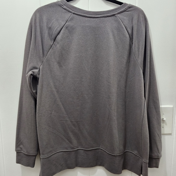 Isabel Maternity Gray Boo Crew Graphic Maternity Sweatshirt NWT size Medium - Picture 5 of 7